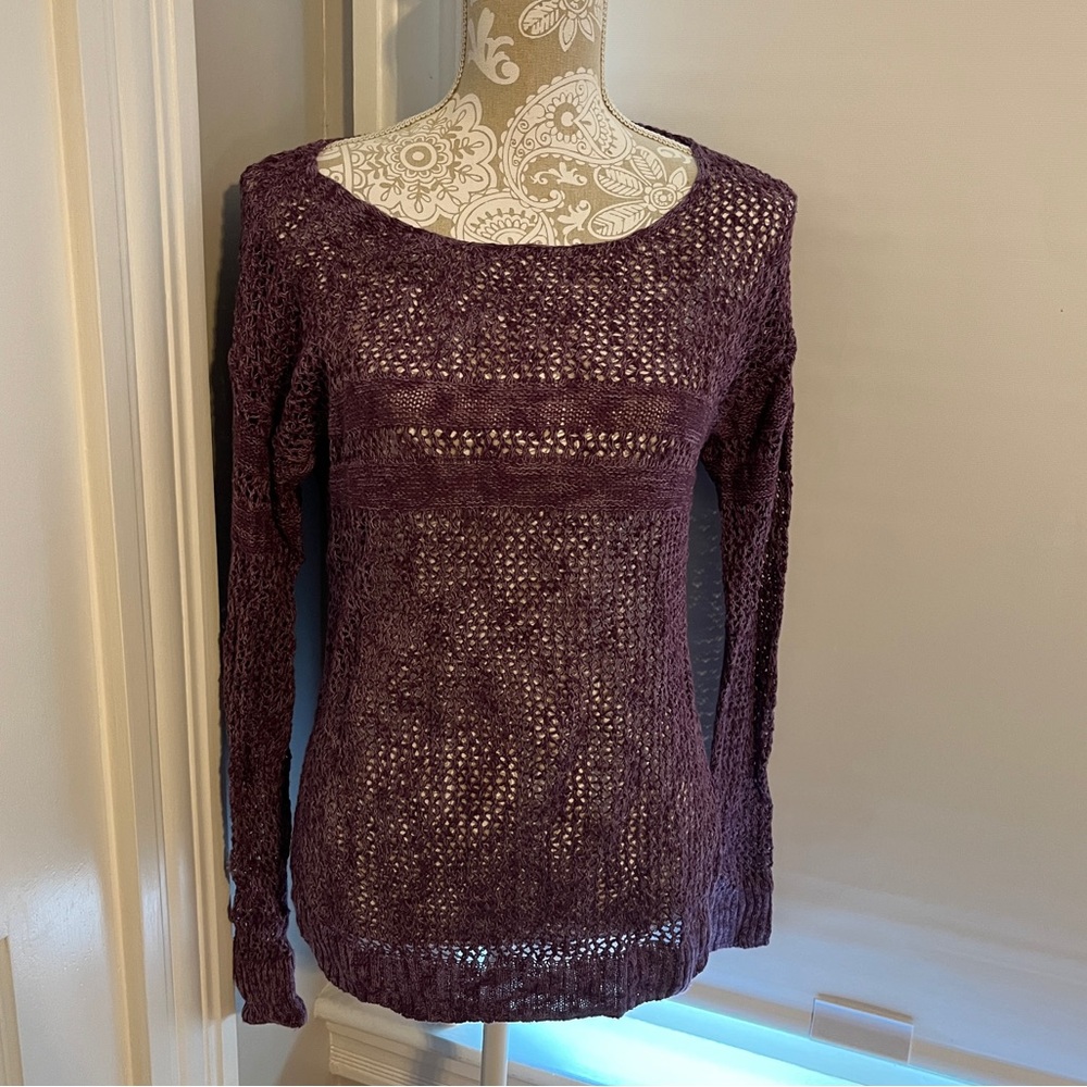 American eagle size medium sweater burgundy crochet